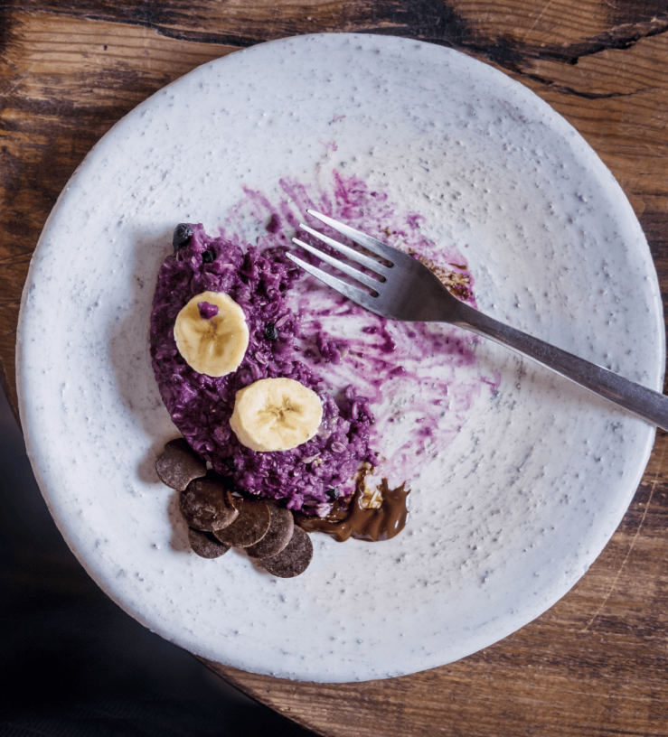 Picture of unfinished plate due to person honouring their fullness